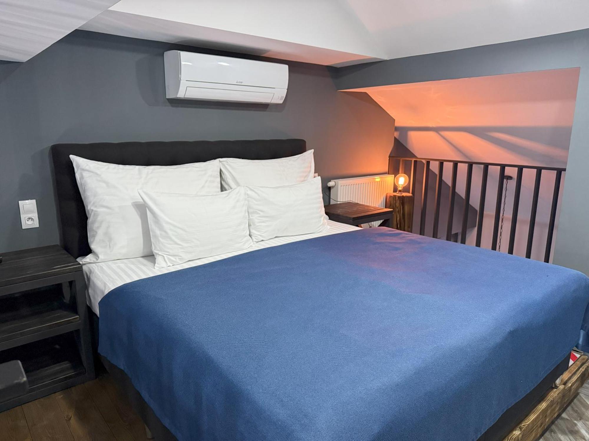 Residence Iron Cube Κάρλοβι Βάρι Εξωτερικό φωτογραφία